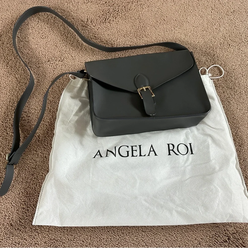 Angela roi - Picture 1 of 7